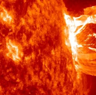 На Сонці з'явився поганий знак: плями на зірці схожі на ті, що запустили подію Керрінгтона (відео)