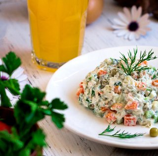 "Салатний терор" у трубах Полтави: після свят місцева каналізація потерпає від харчових відходів