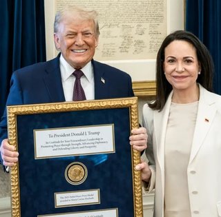 Трамп получил Нобелевскую премию мира, но есть нюанс (фото, видео)