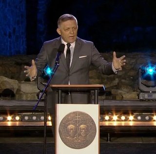 Словацький рубильник: чи залишиться Україна без електрики після погроз Фіцо