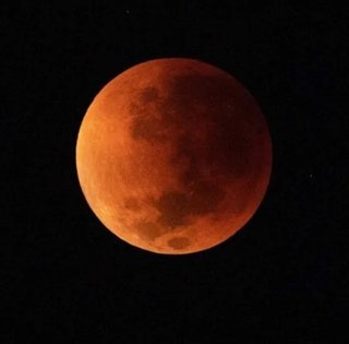 Повне місячне затемнення 2026 року: коли його можна побачити (відео)