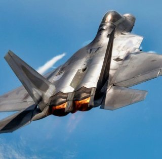 Король неба с фатальной проблемой: почему F-22 Raptor не стал непобедимым (фото)