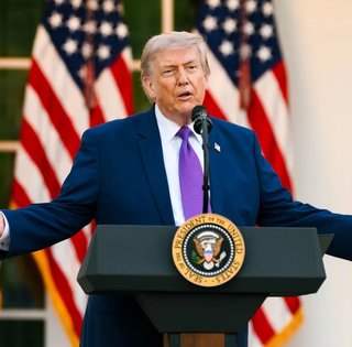 Трамп пригрозив "підірвати" Оман: тепер він загрожує кожному 11-му жителю світу