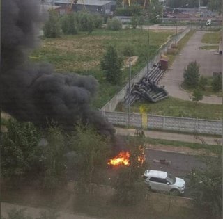 В Подмосковье взорвали авто в микрорайоне для военных: власти скрывают имя погибшего (видео)