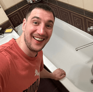 "Поэтому они и богатые": мастер из Киева отказался от монтажа ванны за 1,4 млн грн