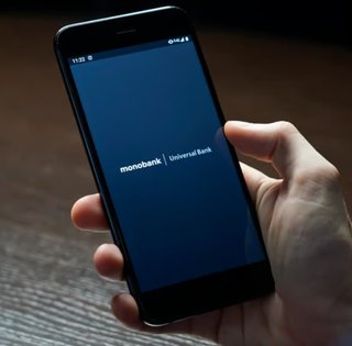 "Меня безосновательно облили грязью": клиентка Monobank объяснила ситуацию с флагом РФ (фото)