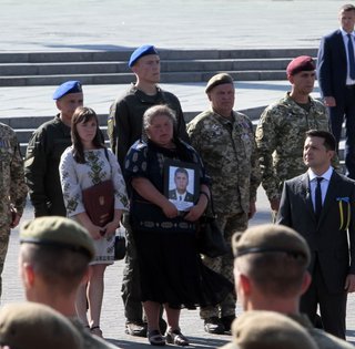День Независимости без парада, но с маршами - фоторепортаж