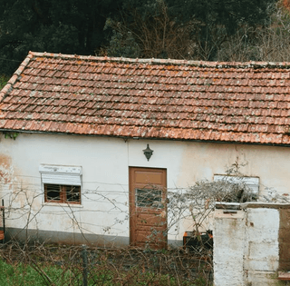 Мужчина купил дом в Португалии: там было имущества на 10 тысяч евро (фото)