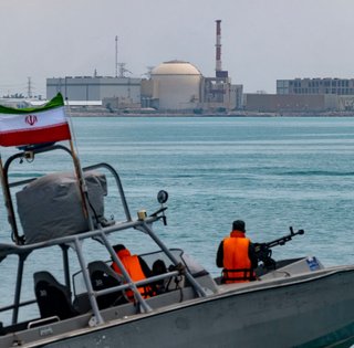 Атака Ізраілю на Іран та блокування Ормузької протоки. Найгiрший сценарiй для свiту і три варіанти для України