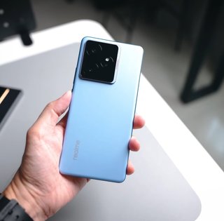 Слишком хорош за свою цену: эксперты назвали недооцененный смартфон 2025 года (видео)