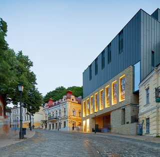 Монстр исторического значения. Чем берет архитектура Театра на Подоле