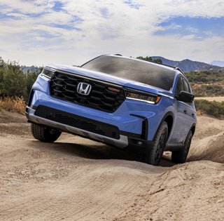 Названы самые надежные семейные внедорожники: какие модели прослужат более 15 лет (фото)