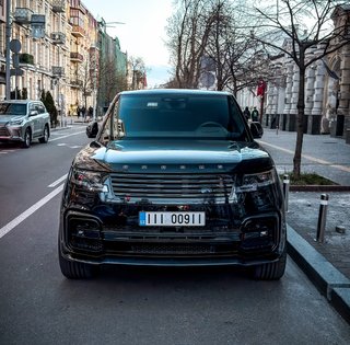 У Києві засвітився рідкісний 700-сильний Range Rover за 23 мільйони на "бляхах" (фото)