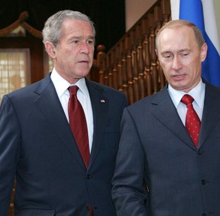 Путін сам хотів у НАТО, але не хотів бачити там Україну: опубліковано його переговори з Бушем