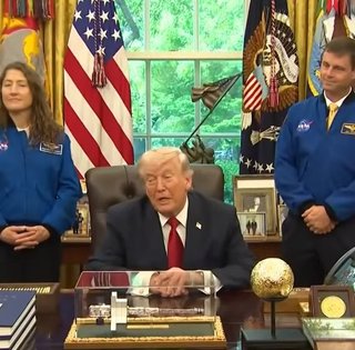 "Я предложил небольшое перемирие": Трамп прокомментировал разговор с Путиным