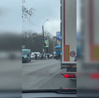 Света нет неделю: в Одессе люди заблокировали дорогу, — соцсети (видео)