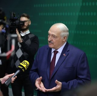 "Нема чого туди їхати": Лукашенко попередив Путіна про загрозу замаху (відео)