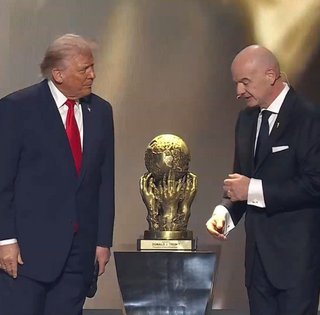 Трамп получил "Премию мира": ее в этом году ввела ФИФА (видео)