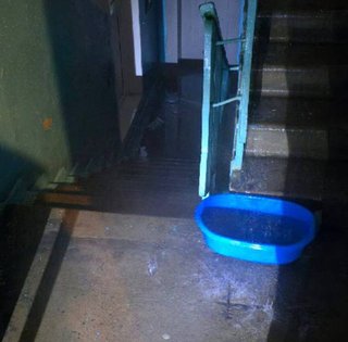 "Вода заливает целые подъезды": в разных районах Киева фиксируют массовые прорывы труб (видео)