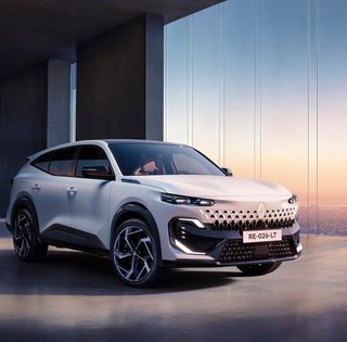 Богатое оснащение и 250 сил: дебютировал флагманский кроссовер Renault (фото)