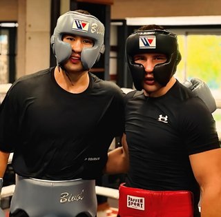 Люди возмущены: украинский боксер помогает чемпиону РФ в подготовке к титульному бою в Екатеринбурге (фото)