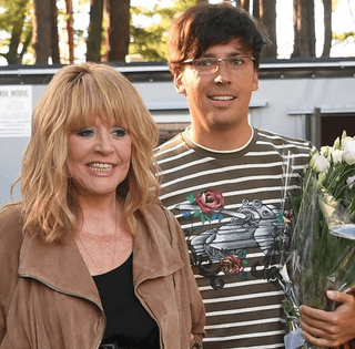 Максим Галкин показал Аллу Пугачеву с тростью в руке (фото)