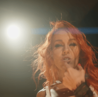 Відомі співачки почали самі "зливати" свої фото на знак підтримки Олени Тополі