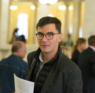 Квартира у мастера ресниц: "Слуга народа" Мотовиловец снимает элитное жилье втрое дешевле рынка, — Bihus.Info (фото)