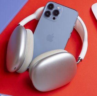 Найкращі техно-подарунки на День закоханих: модні смартфони, повербанки, навушники (фото)