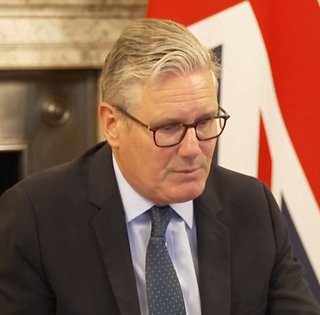 Кіру Стармеру загрожує відставка: до чого тут файли Епштейна