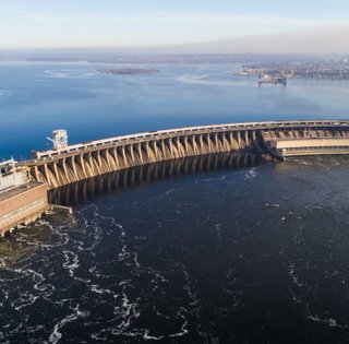 Самі зробимо! Як Олександр Вінтер зумів перегородити стінкою головну річку України