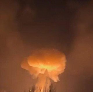 Прозвучали взрывы, поднялись пожары и возникли перебои со светом: Украину атакуют "Шахеды" (фото, видео)