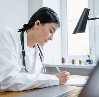 Сімейна медицина в Україні: система, яка тримається на виснажених людях