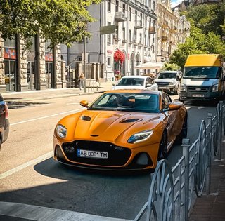 В Киеве засветился редкий "суперлегкий" Aston Martin мощностью более 700 сил (фото)