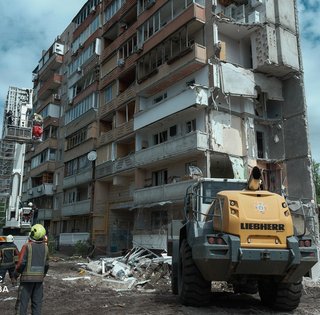 У зруйнованій ЗС РФ багатоповерхівці в Дарницькому районі виставили квартиру для оренди, — соцмережі
