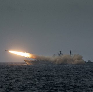 Взрывы в Киеве, тревога по всем областям: россияне атаковали Украину баллистикой, "Кинжалами" и "Калибрами" с моря