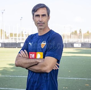 В Индонезии нашли тело тренера ФК "Валенсия": в кораблекрушении погибли также трое его сыновей