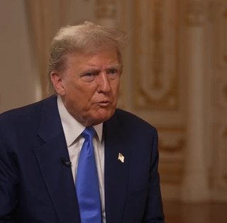 Закінчилася б вже першого дня: Трамп розповів, завдяки чому Україна вижила