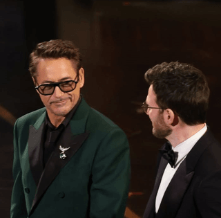 Роберт Дауні-молодший дістав з кишені труси й розсмішив присутніх на "Оскарі" (відео)