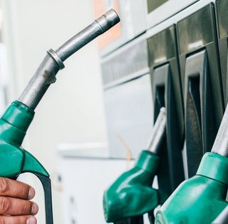 Ціни на пальне в Україні: Свириденко розповіла, коли вони підуть на спад