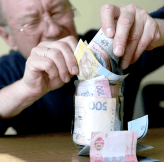 ПФУ пересчитал размер пенсий в Украине с 1 января: кому увеличены выплаты