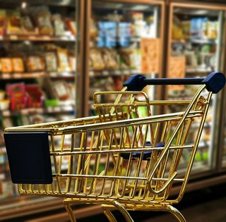 Во время отключений света в Киеве массово закрываются супермаркеты: почему не работают генераторы