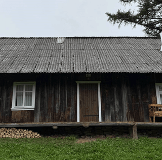 Люди не вірять своїм очам, коли заходять у стару хату в селі (фото)