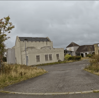 Руїни споживчої епохи: що залишилося від ТЦ, який занепадає вже 20 років (відео)