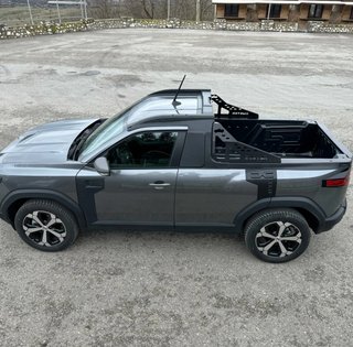 У продаж надійшли оригінальні пікапи Duster з витратою 5,5 л на 100 км (фото)