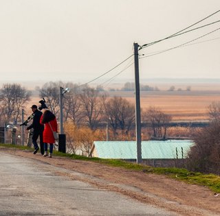 Прикрила собою доньку: стало відомо ім'я жінки, яку вбили росіяни на мосту в селі Маяки