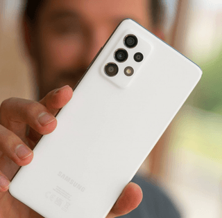 Samsung може випустити смартфон із батареєю на 20 000 мАг: що в цьому поганого (фото)