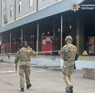 В Киеве во время осмотра посылки на почтовом терминале произошел взрыв: погиб мужчина (обновлено)