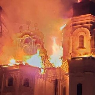 Російський удар по Лаврі: момент влучання дрона в Успенський собор потрапив на відео