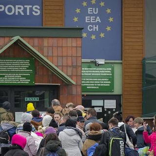 ЕС не может депортировать украинцев из-за призывного возраста и национальности, — Чернев